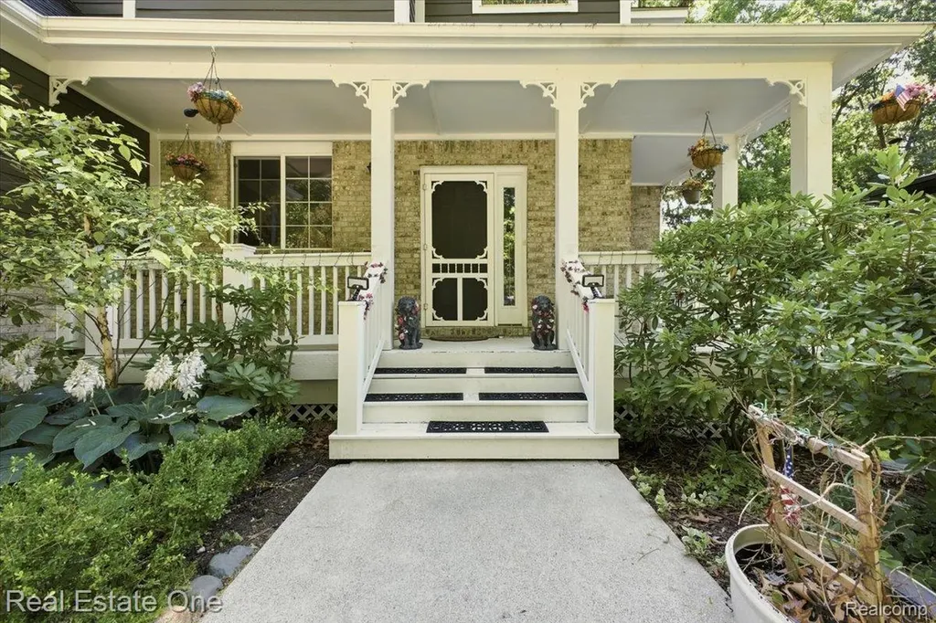 2475 Horace Street West Bloomfield Charter Township MI 48324