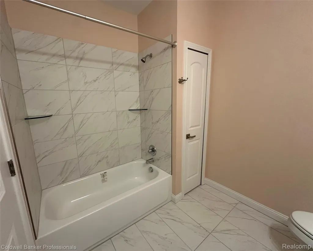 1387 Lincoln Street Lapeer City MI 48446