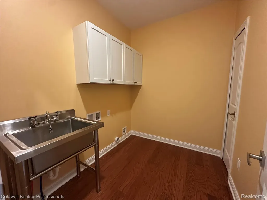 1387 Lincoln Street Lapeer City MI 48446
