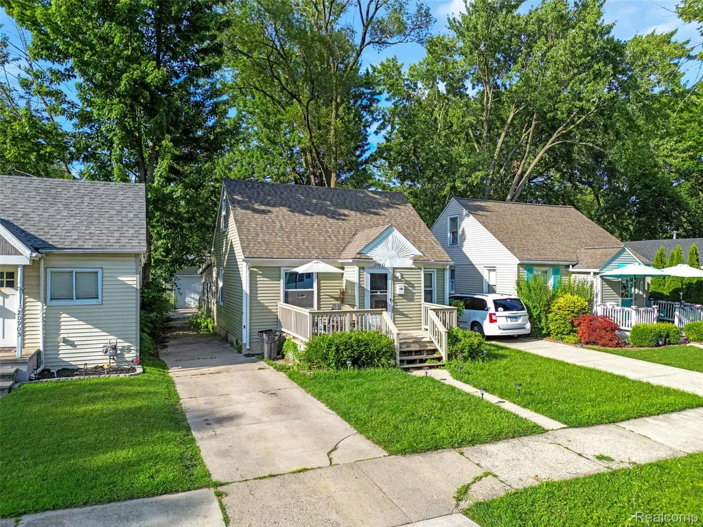 20913 Ridgemont Road Harper Woods City MI 48225