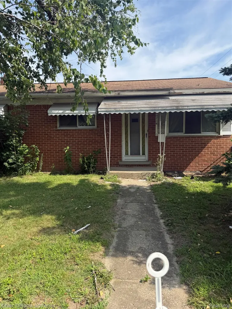 30714 Grandview Avenue Westland City MI 48186