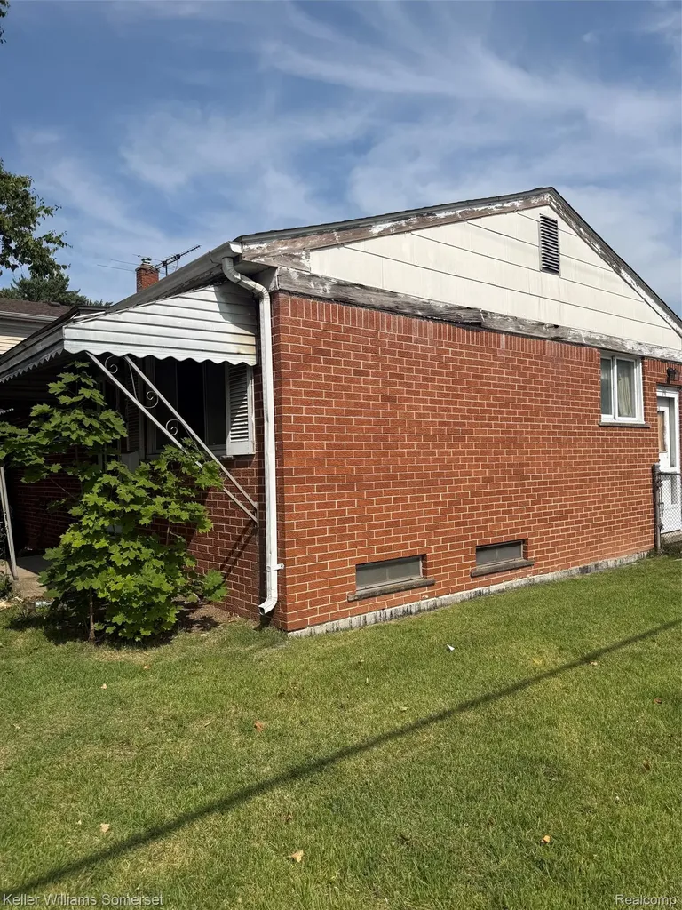 30714 Grandview Avenue Westland City MI 48186