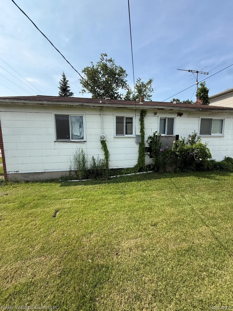 30714 Grandview Avenue Westland City MI 48186