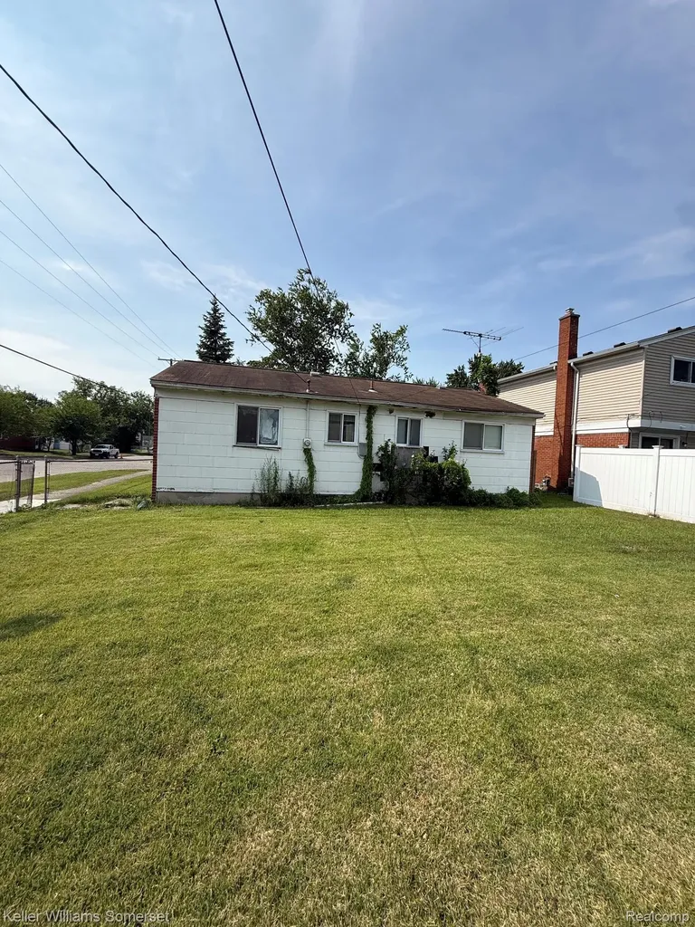 30714 Grandview Avenue Westland City MI 48186