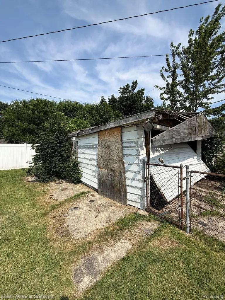 30714 Grandview Avenue Westland City MI 48186