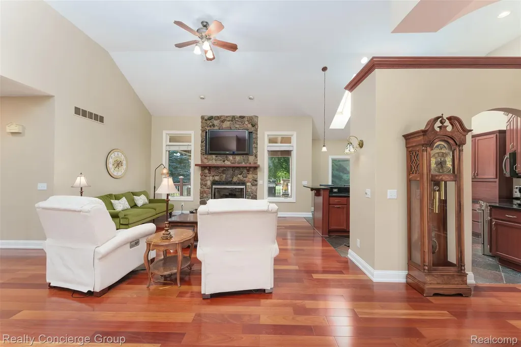 16366 Carrie Lane Fenton City MI 48430