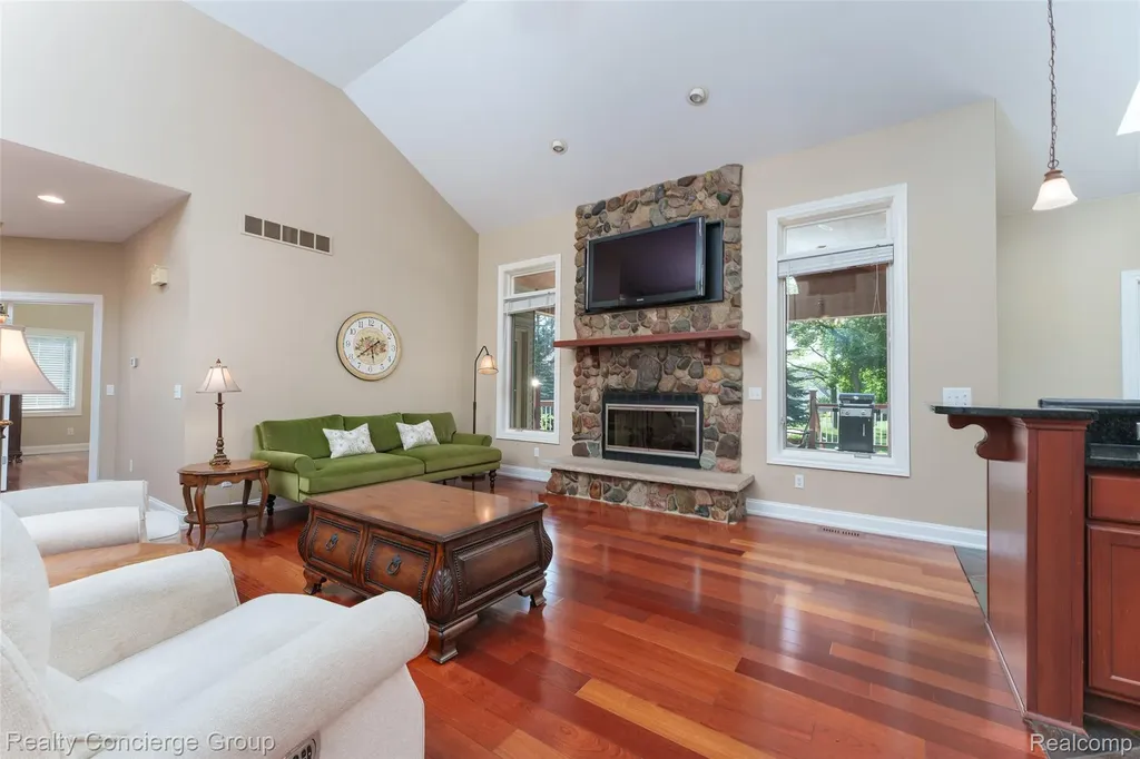 16366 Carrie Lane Fenton City MI 48430