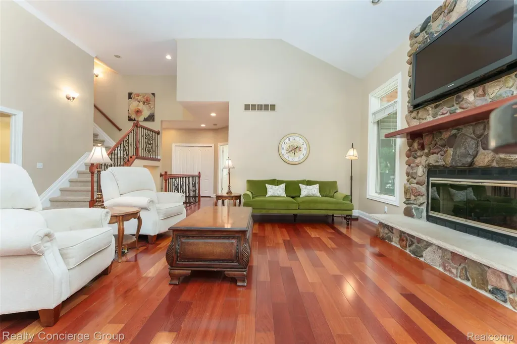 16366 Carrie Lane Fenton City MI 48430