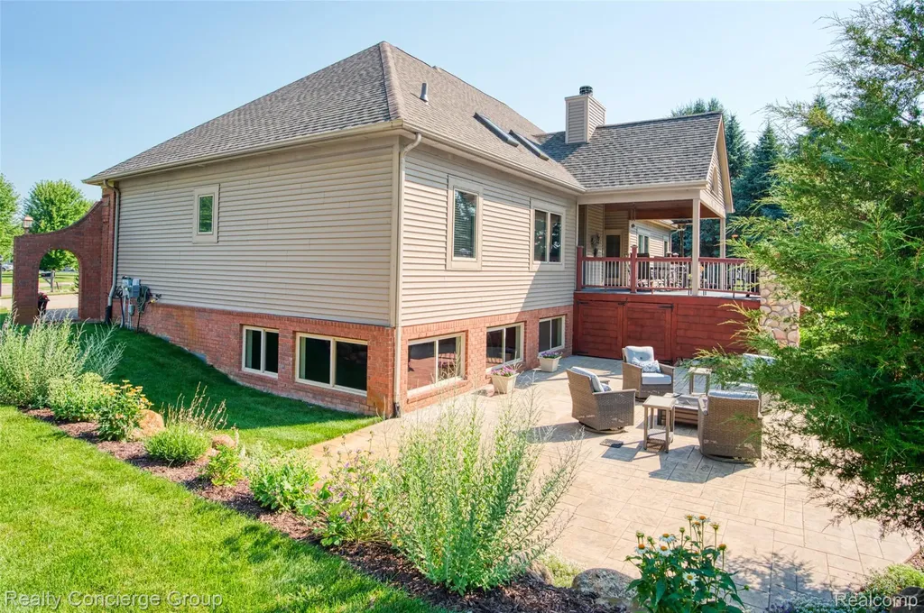 16366 Carrie Lane Fenton City MI 48430