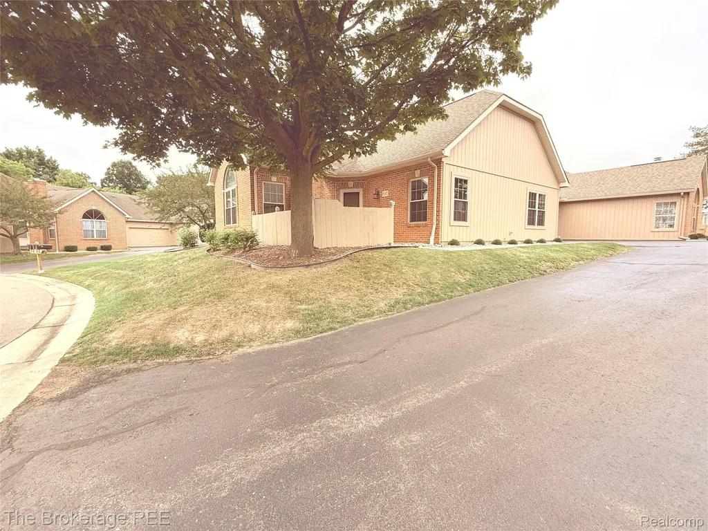 610 Perry Creek Drive Grand Blanc City MI 48439