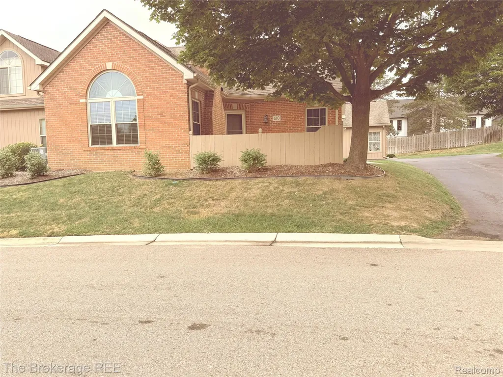 610 Perry Creek Drive Grand Blanc City MI 48439