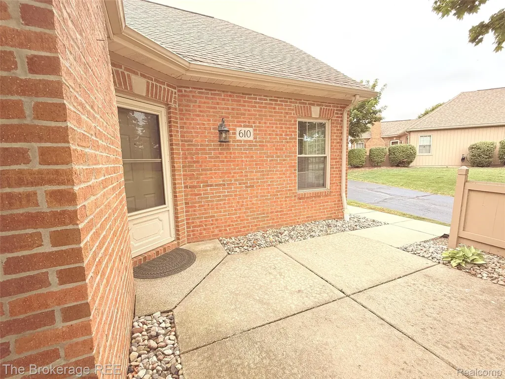 610 Perry Creek Drive Grand Blanc City MI 48439