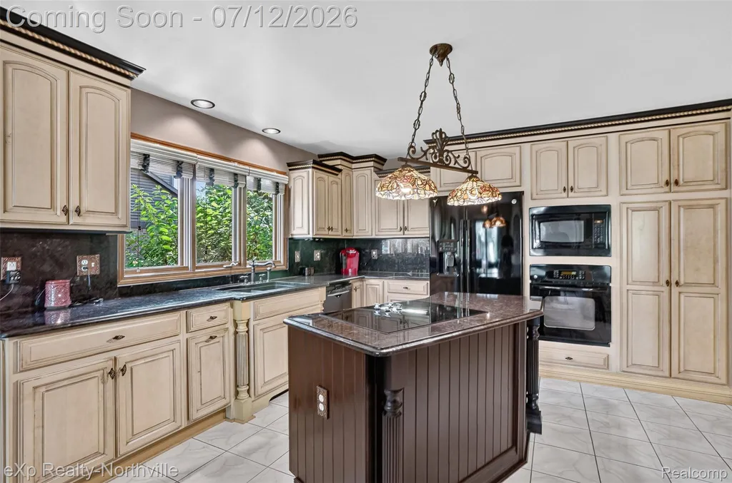 24686 Venice Drive Novi City MI 48374