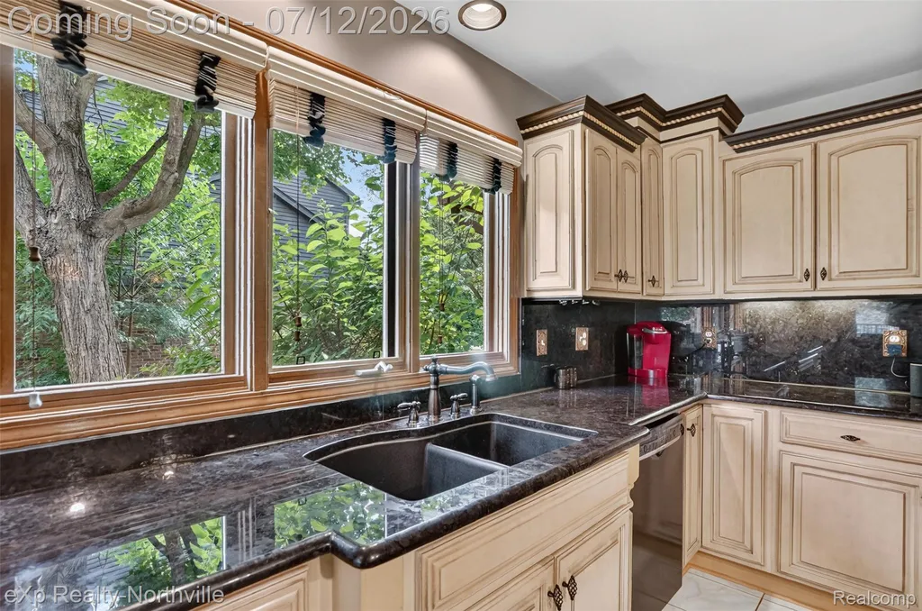 24686 Venice Drive Novi City MI 48374