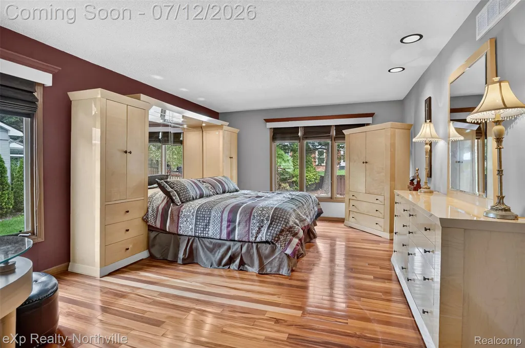 24686 Venice Drive Novi City MI 48374