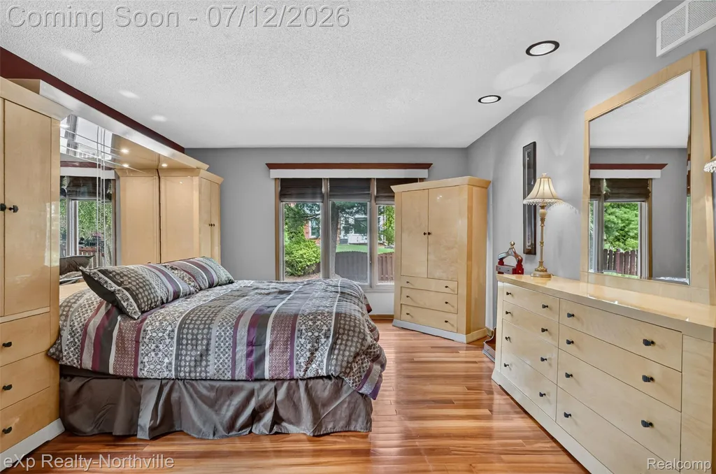 24686 Venice Drive Novi City MI 48374
