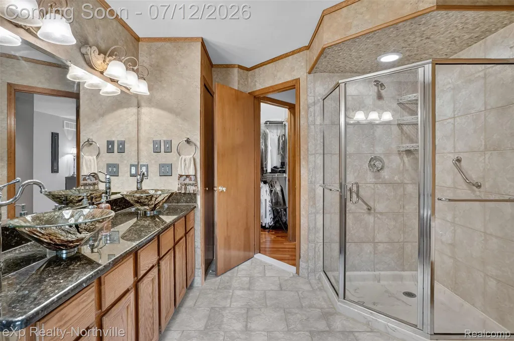 24686 Venice Drive Novi City MI 48374
