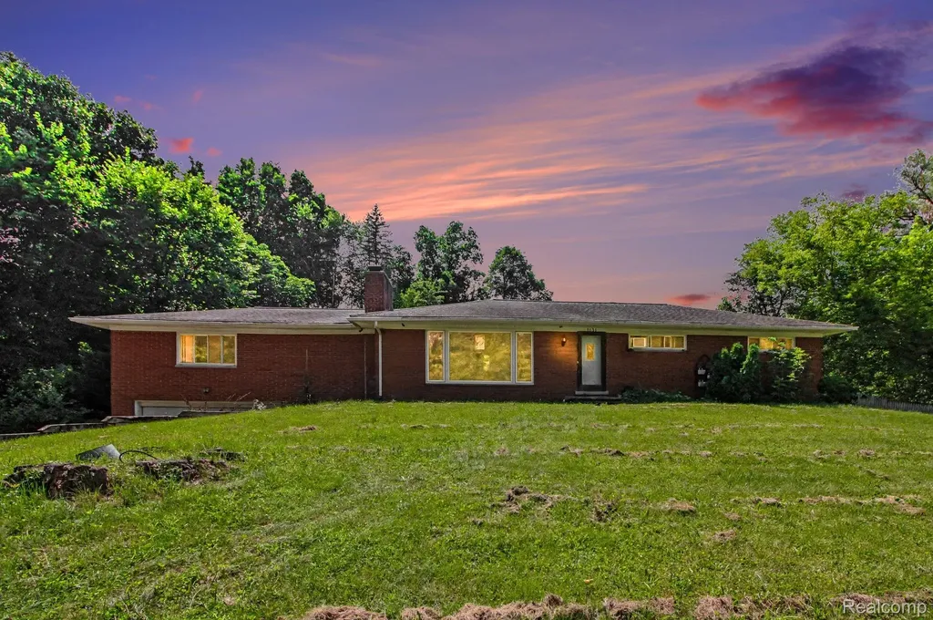 1131 Lake Lane Drive White Lake Charter Township MI 48386