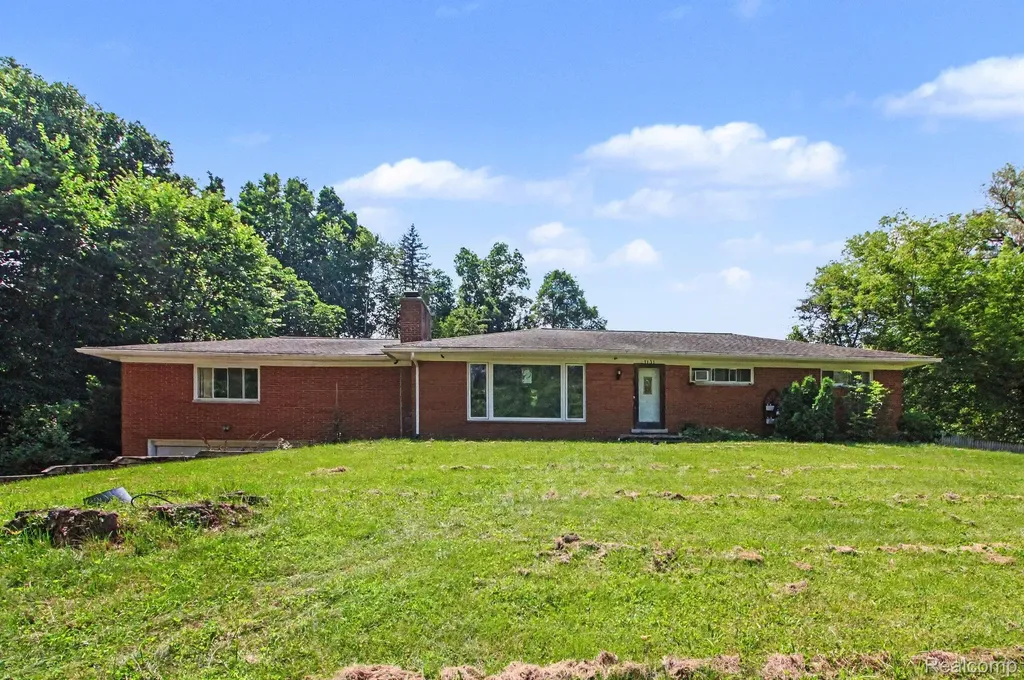 1131 Lake Lane Drive White Lake Charter Township MI 48386