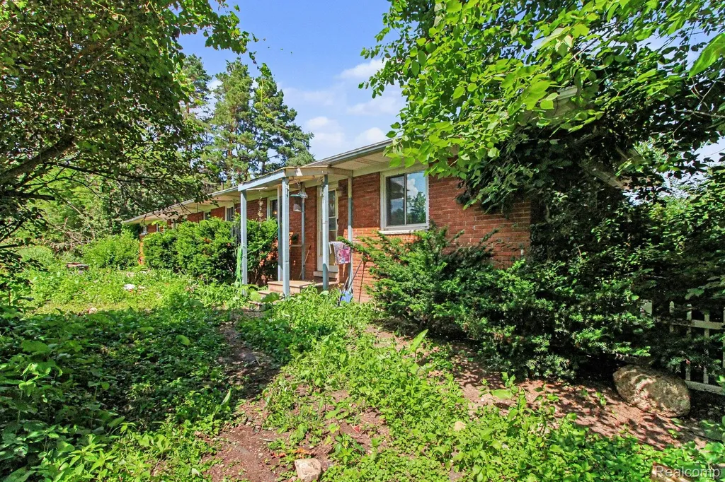 1131 Lake Lane Drive White Lake Charter Township MI 48386