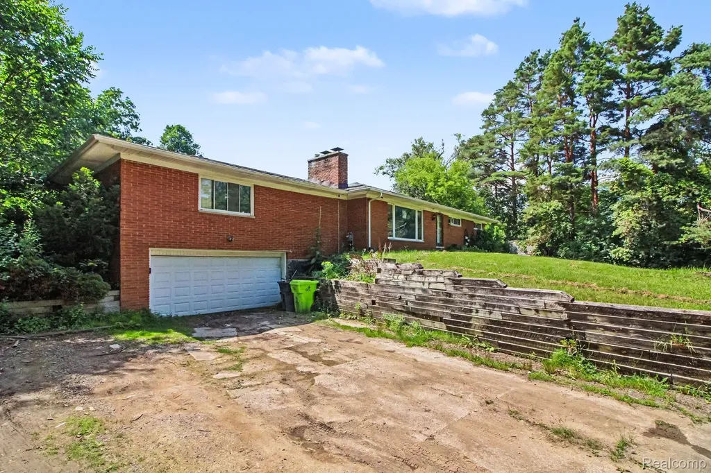 1131 Lake Lane Drive White Lake Charter Township MI 48386