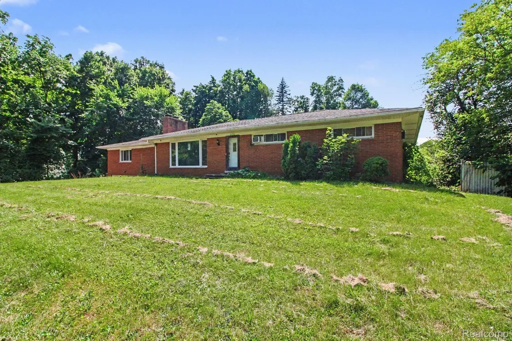 1131 Lake Lane Drive White Lake Charter Township MI 48386
