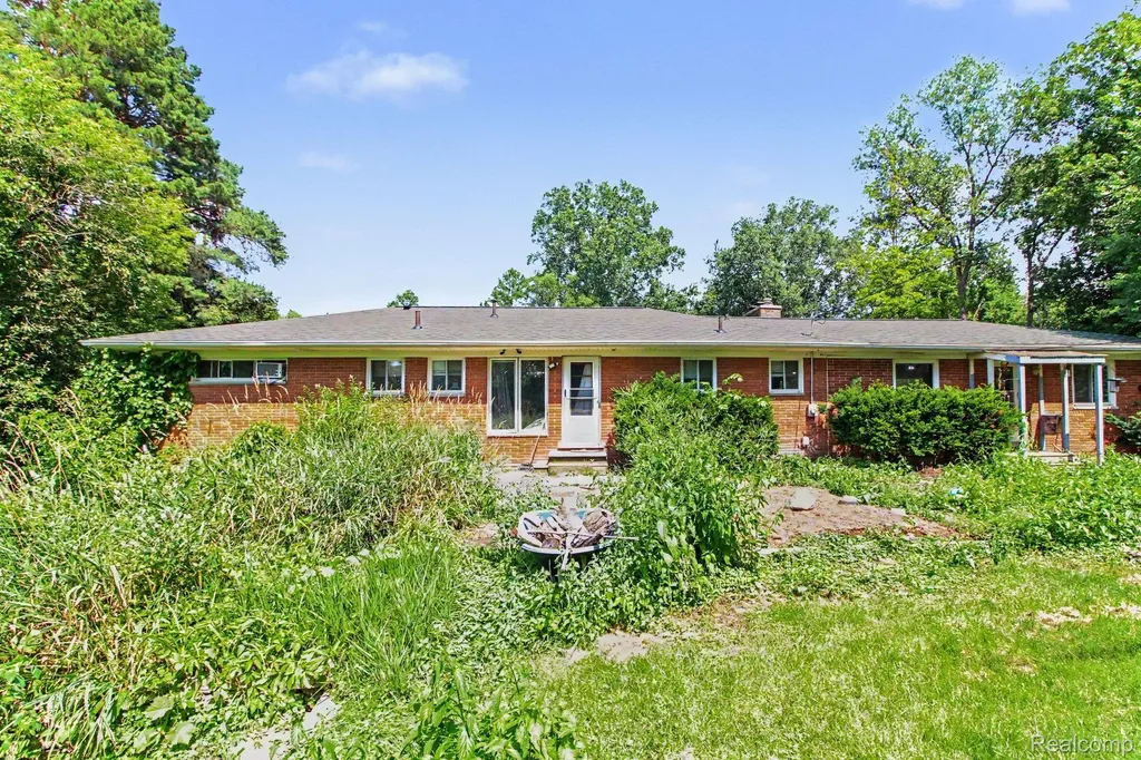 1131 Lake Lane Drive White Lake Charter Township MI 48386