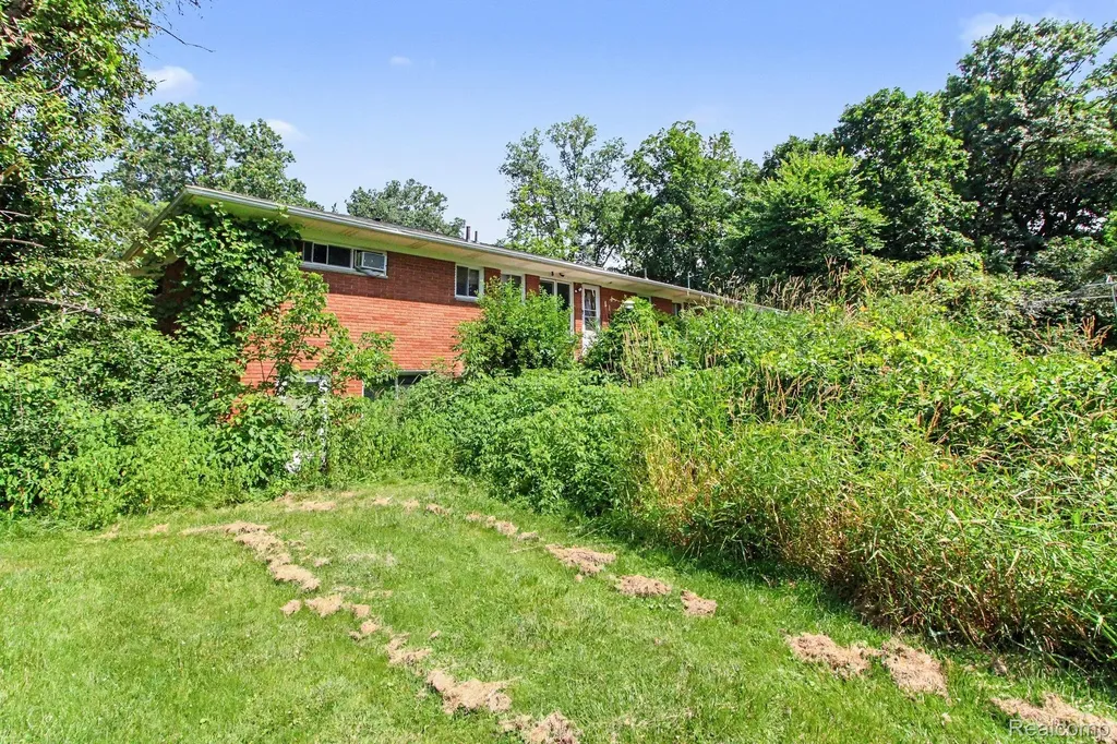 1131 Lake Lane Drive White Lake Charter Township MI 48386
