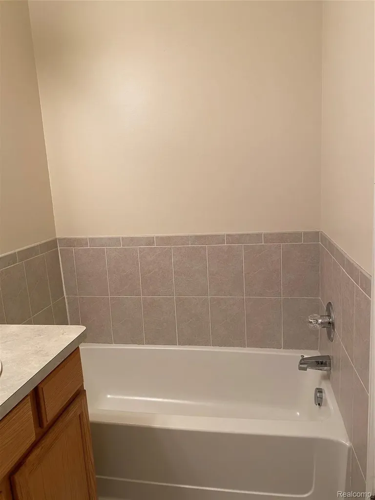1394 Ashford Court Troy City MI 48084