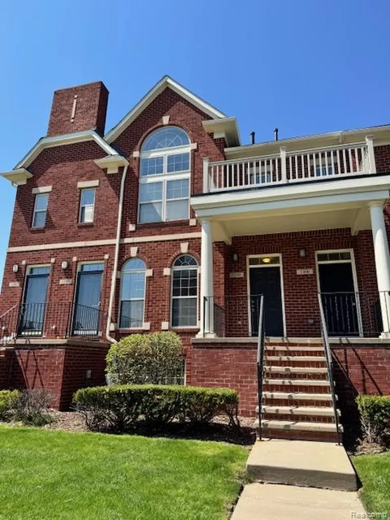 1394 Ashford Court Troy City MI 48084
