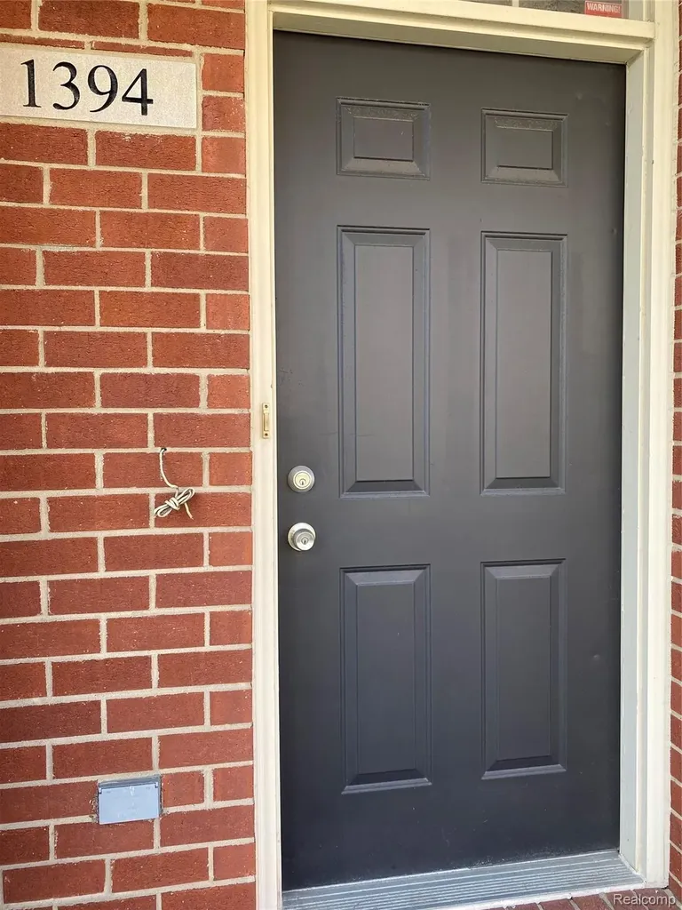 1394 Ashford Court Troy City MI 48084