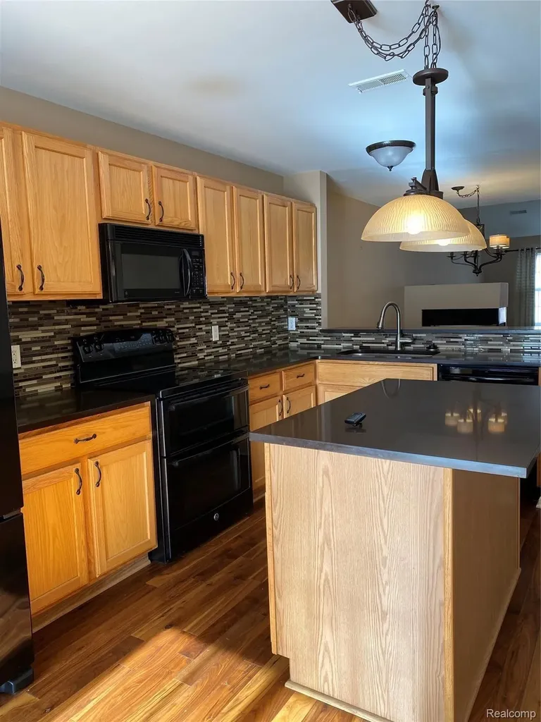 1394 Ashford Court Troy City MI 48084