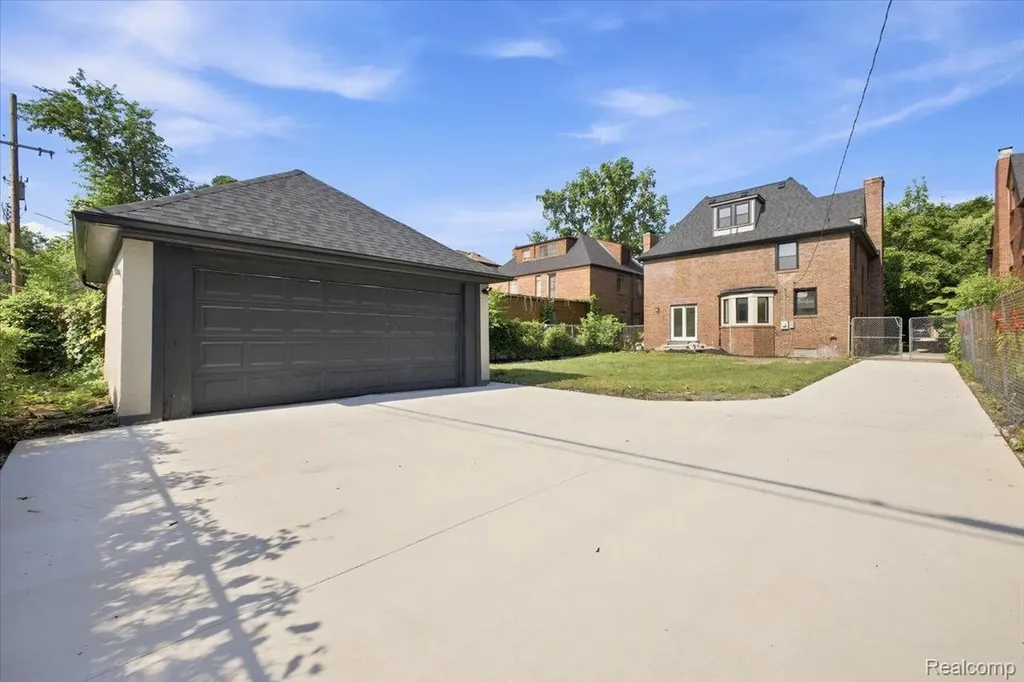 18084 Birchcrest Drive Detroit City MI 48221