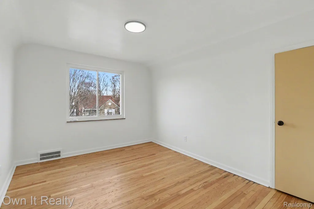 18428 Snowden Street Detroit City MI 48235