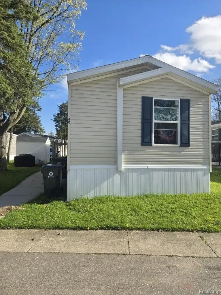 40 Sparrow Hill Orion Charter Township MI 48359