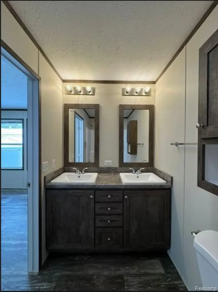 40 Sparrow Hill Orion Charter Township MI 48359
