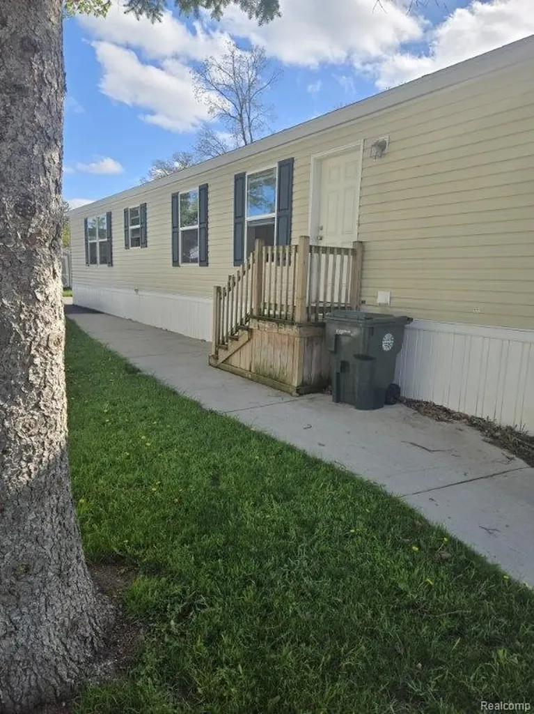 40 Sparrow Hill Orion Charter Township MI 48359