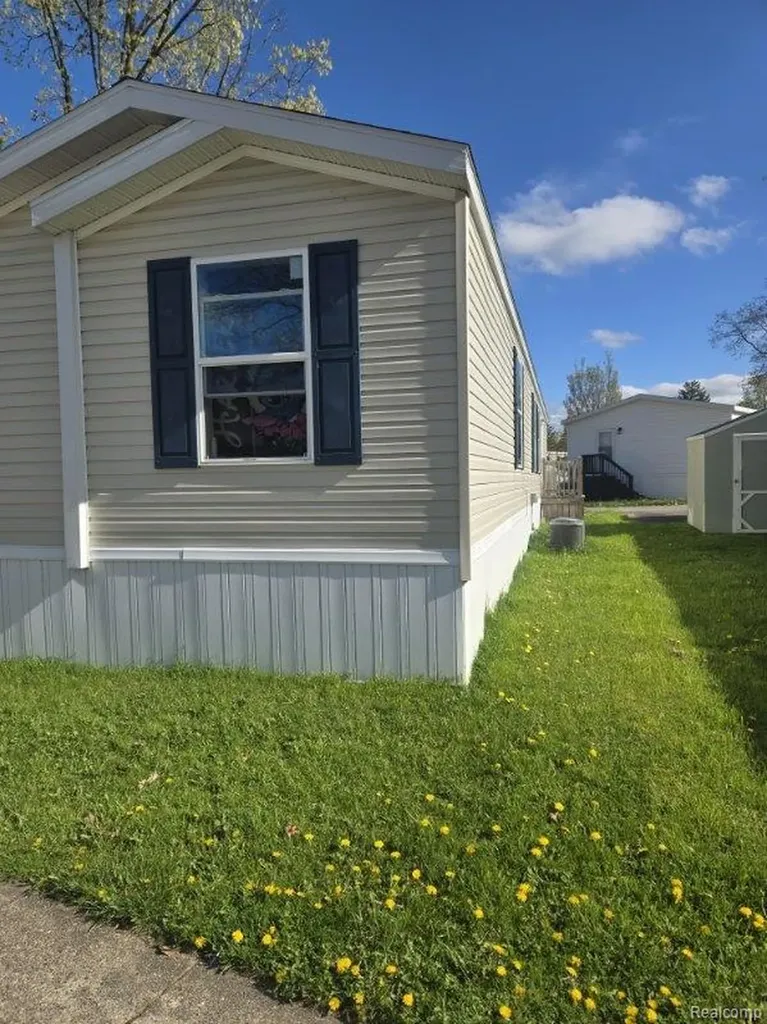 40 Sparrow Hill Orion Charter Township MI 48359
