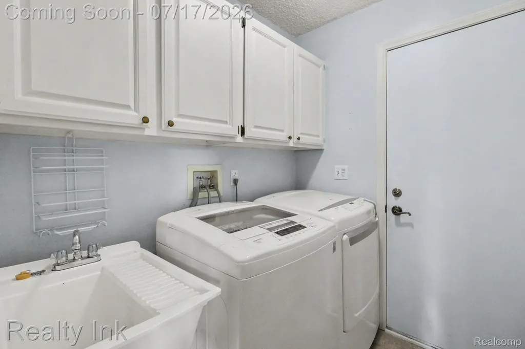 31223 Barrington Drive Novi City MI 48377