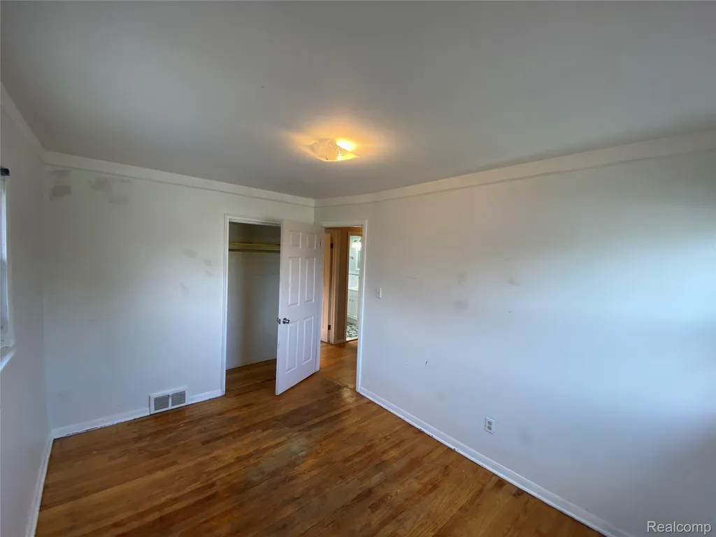 25335 Pattow Street Roseville City MI 48066