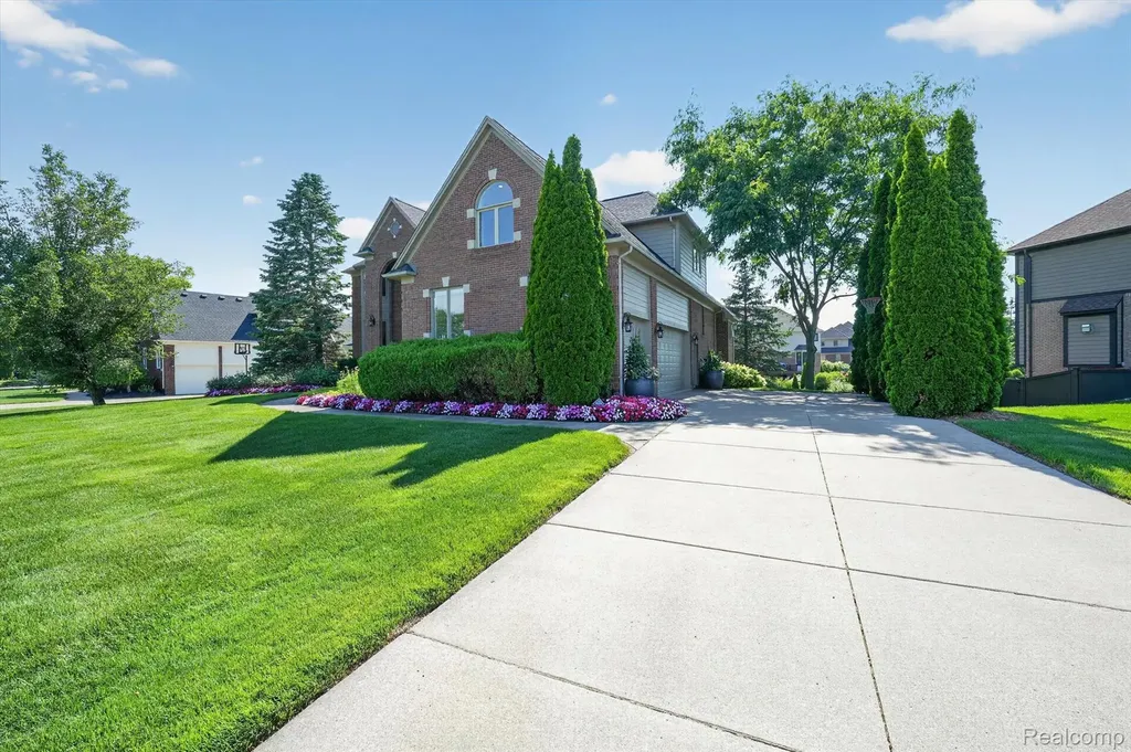 3804 Elk Drive Oakland Charter Township MI 48306