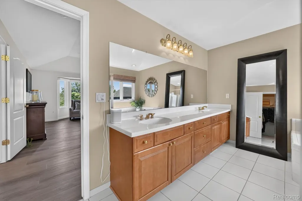 3804 Elk Drive Oakland Charter Township MI 48306
