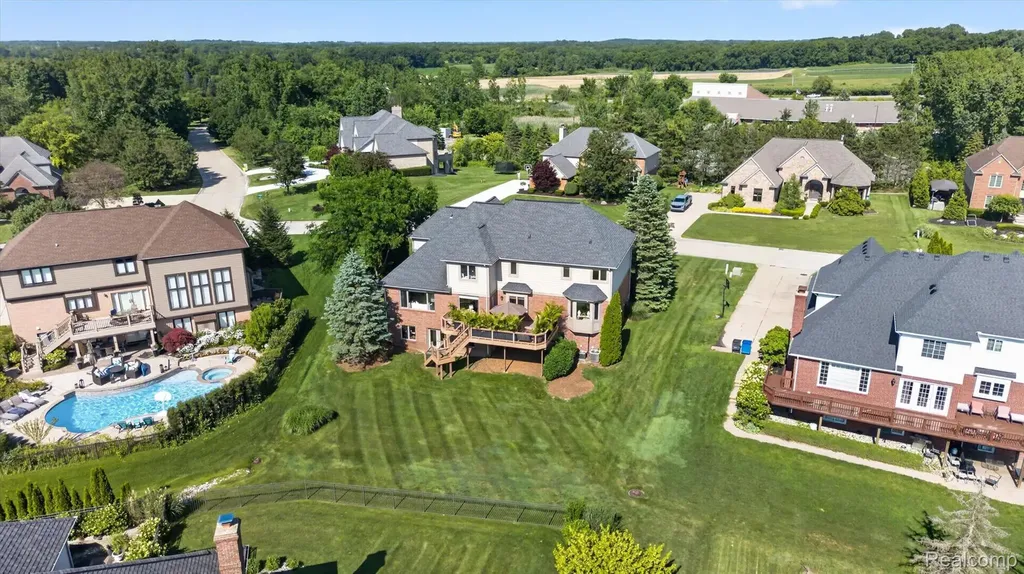 3804 Elk Drive Oakland Charter Township MI 48306