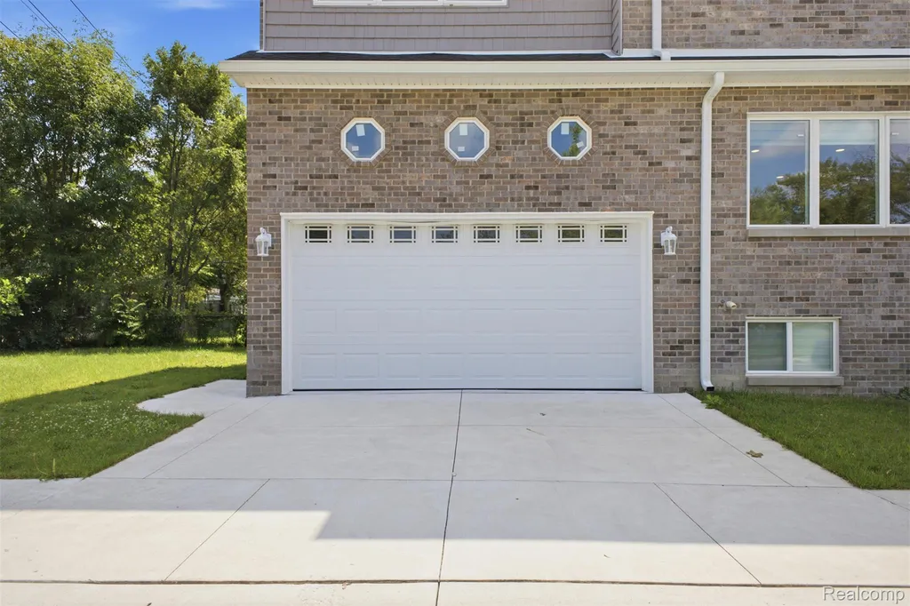 26172 Hass Street Dearborn Heights City MI 48127