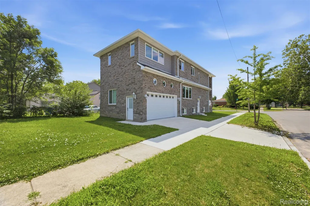 26172 Hass Street Dearborn Heights City MI 48127