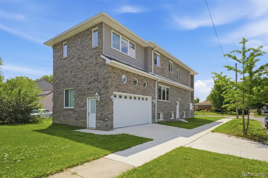 26172 Hass Street Dearborn Heights City MI 48127