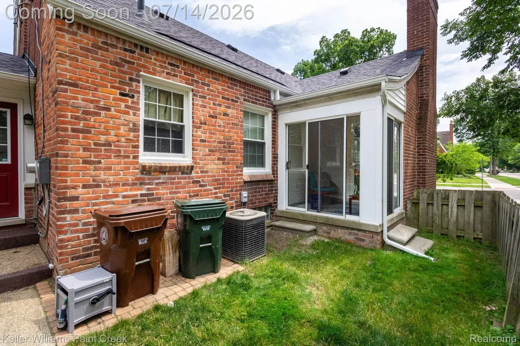 1466 Hampton Road Grosse Pointe Woods City MI 48236