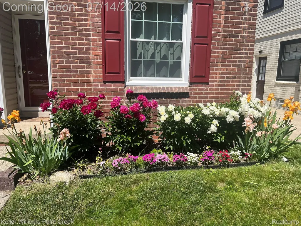 1466 Hampton Road Grosse Pointe Woods City MI 48236