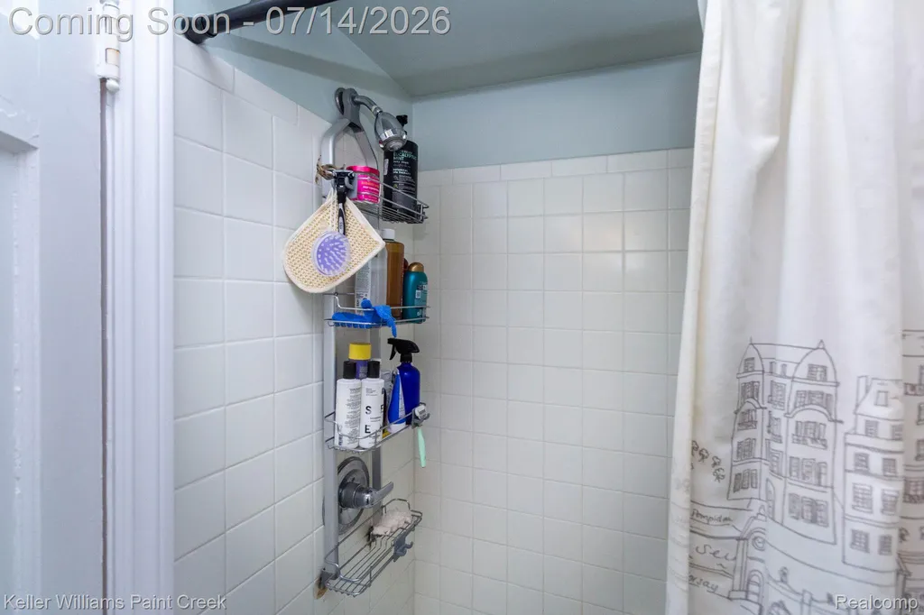 1466 Hampton Road Grosse Pointe Woods City MI 48236