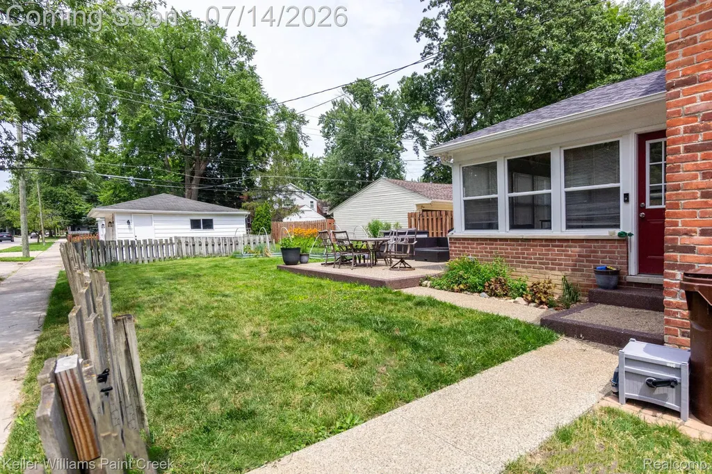 1466 Hampton Road Grosse Pointe Woods City MI 48236